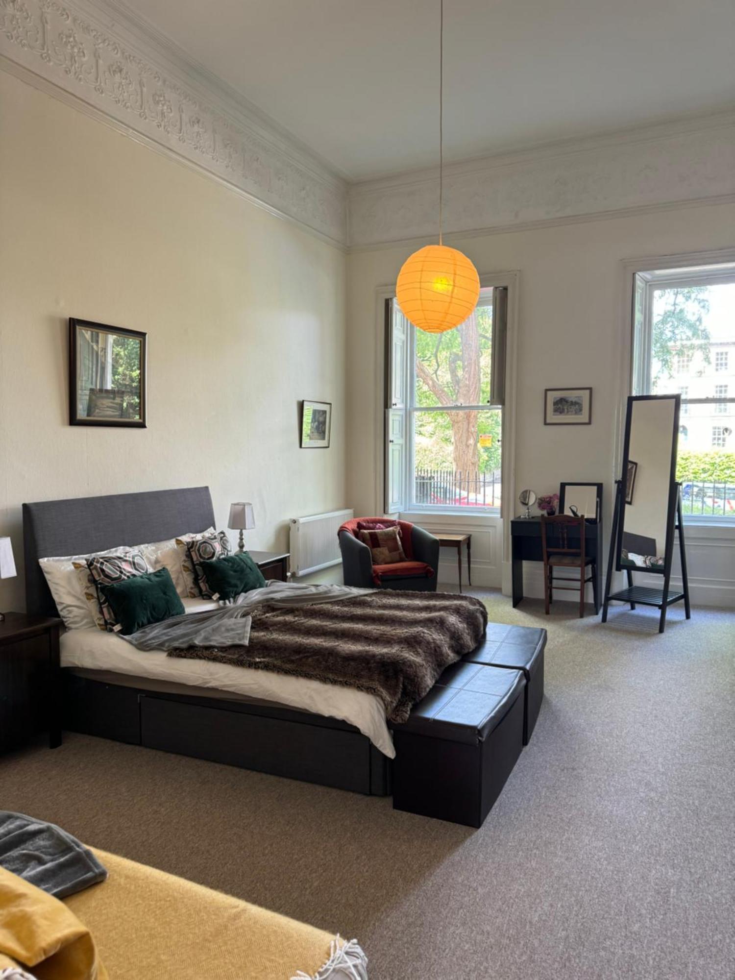 Grosvenor Apartments In Bath - Great For Families, Groups, Couples, 80 Sq M, Parking Екстериор снимка